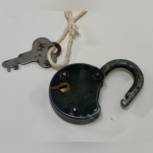 Early 20th Century Antique SAFE Funtional Vintage Metal Padlock w/ Key - Picture 16 of 16